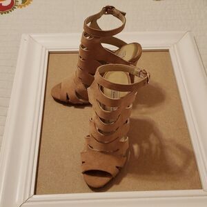Kristin Cavallari x Chinese Laundry Poppy Heels | Tan Suede Cut-Out | Size 5.5